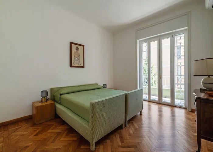 Guesthost - Sapienza & Borghese Comfy Apartment *