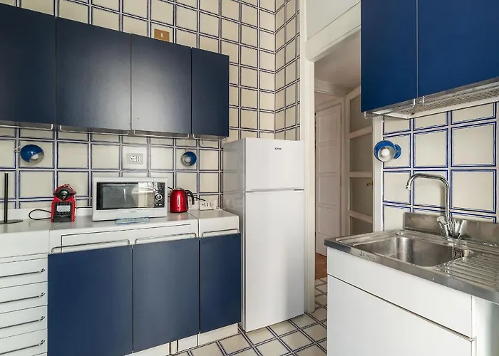 Guesthost - Sapienza & Borghese Comfy Apartment *