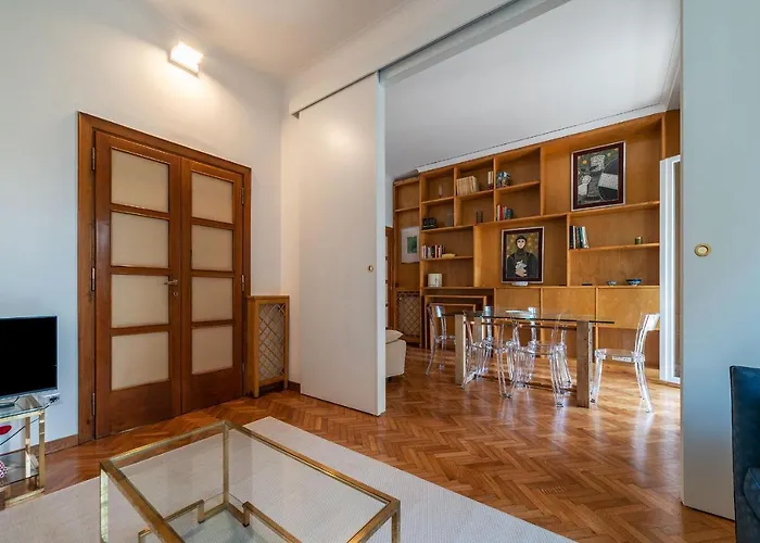 Guesthost - Sapienza & Borghese Comfy Rome