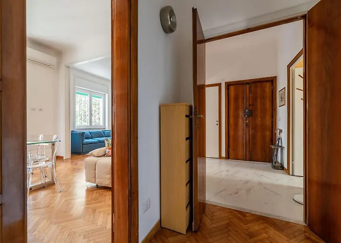 Guesthost - Sapienza & Borghese Comfy Apartment *
